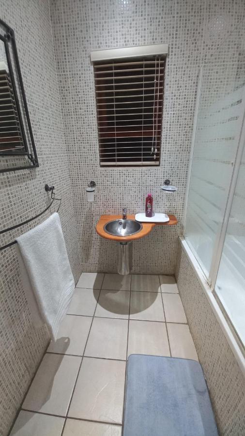 28 At Van Den Bos International Guesthouse Edenvale Eksteriør bilde