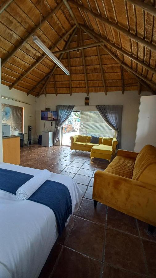 28 At Van Den Bos International Guesthouse Edenvale Eksteriør bilde
