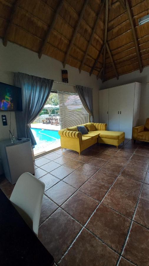 28 At Van Den Bos International Guesthouse Edenvale Eksteriør bilde