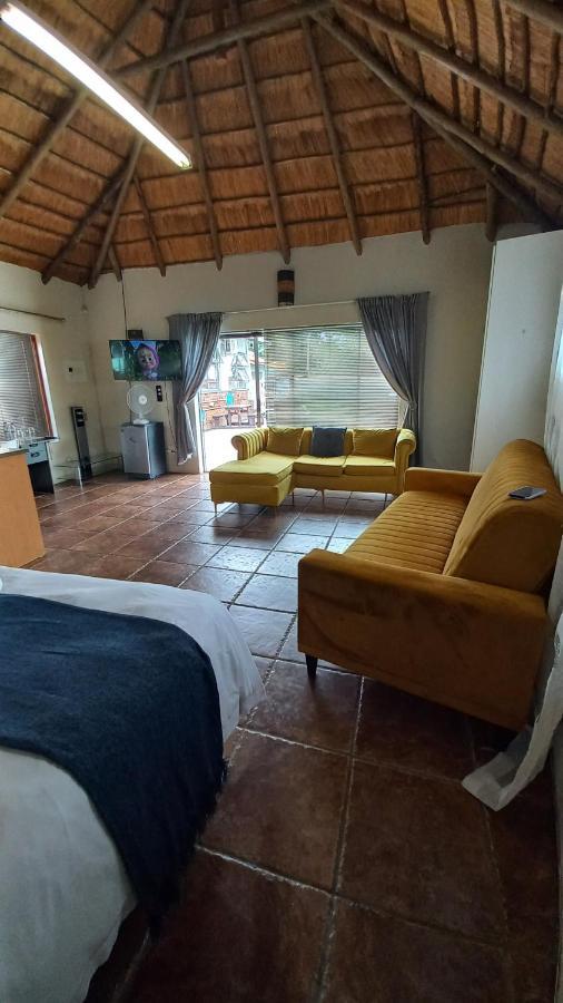 28 At Van Den Bos International Guesthouse Edenvale Eksteriør bilde