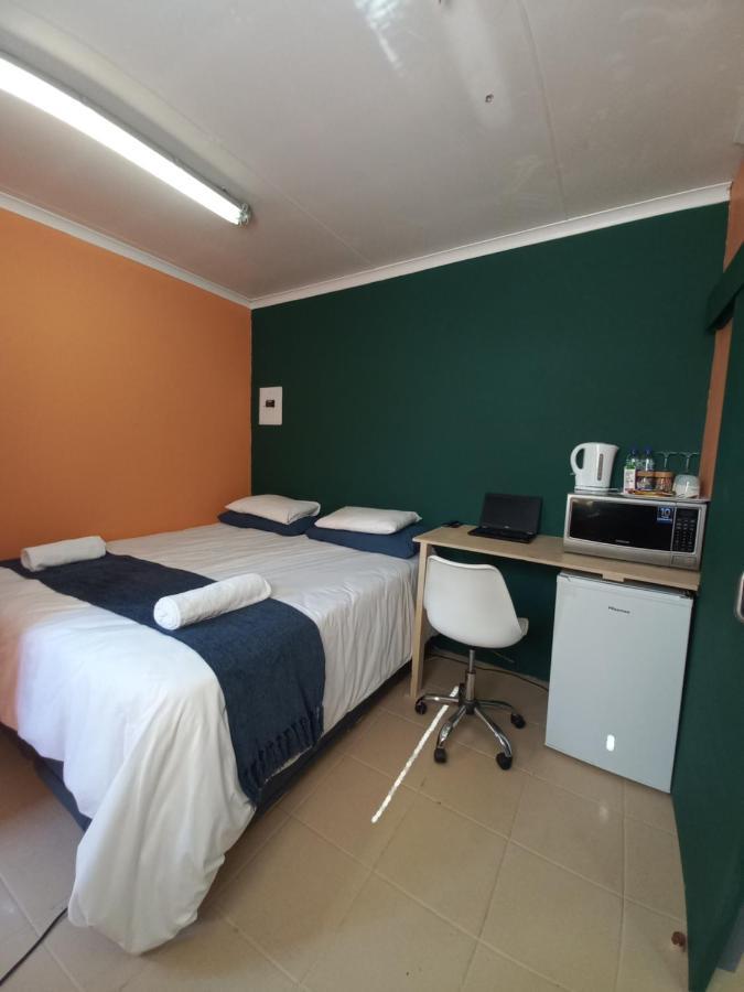 28 At Van Den Bos International Guesthouse Edenvale Eksteriør bilde